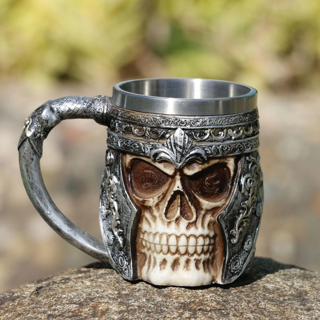 кухоль з черепом