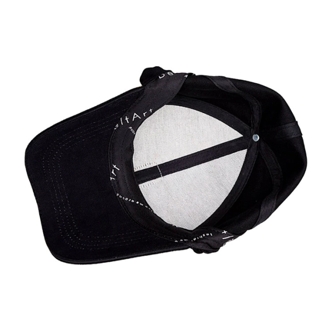 бейсболка с логотипом