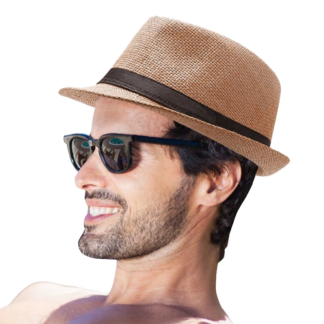 плетений солом'яний капелюх