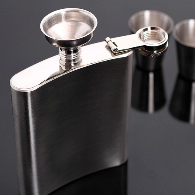 набор с флягой и рюмками