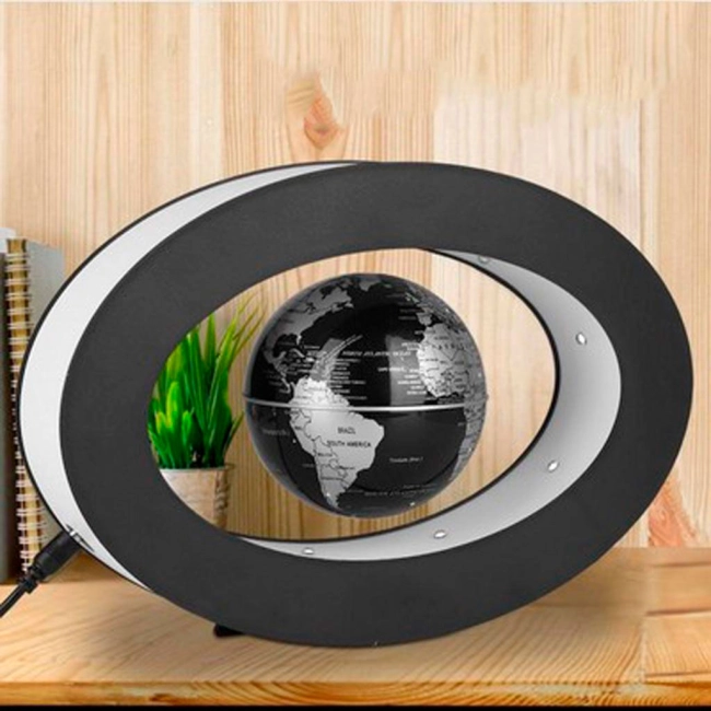 висящий в воздухе глобус