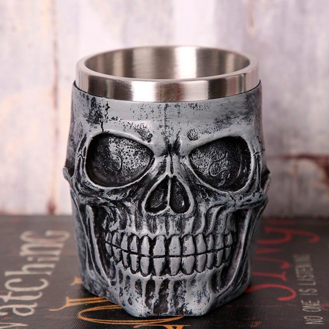 пивна кружка у вигляді черепа