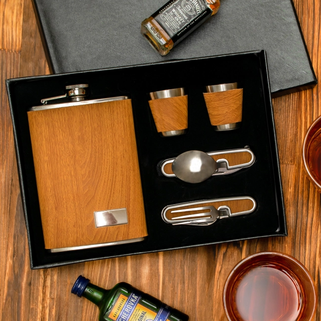 фляжка с рюмками