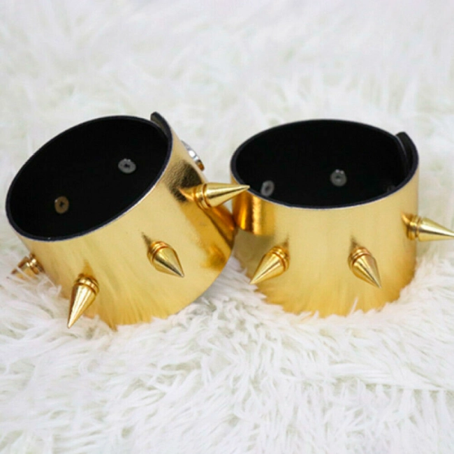 шиповані браслети