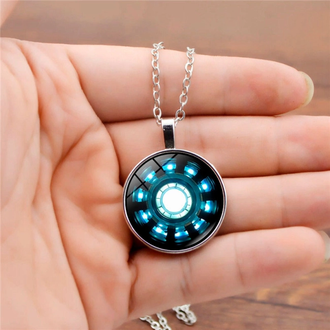 кулон залізної людини