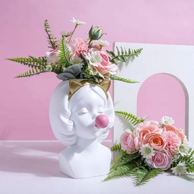 ваза дівчинка з жуйкою