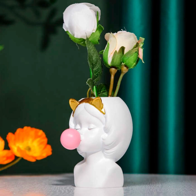 кашпо дівчина з жуйкою