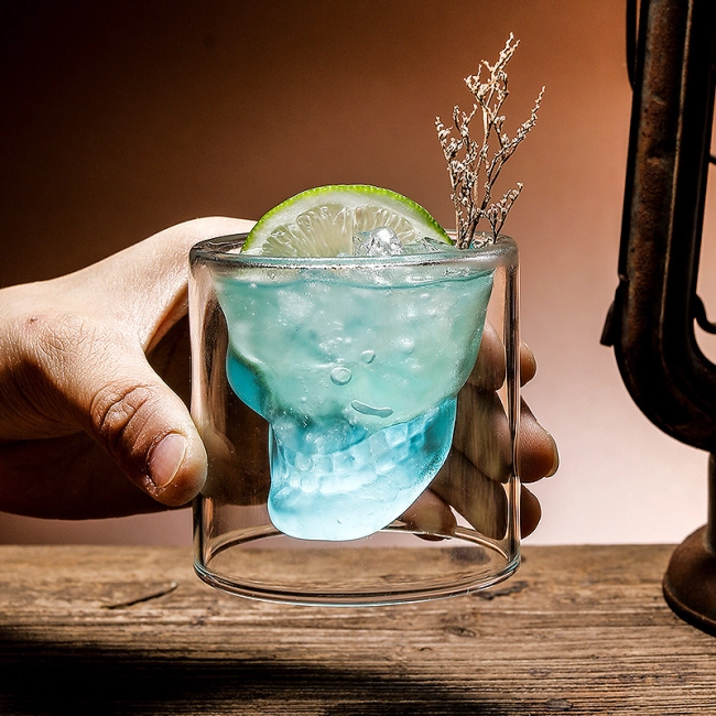 стакан с черепом