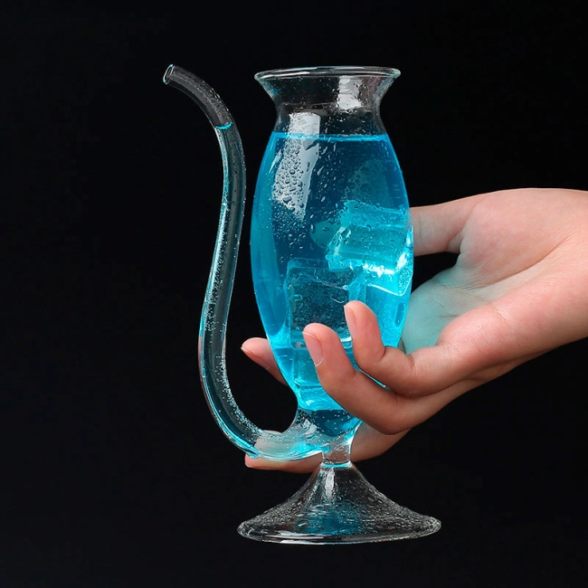 келих зі скляною трубочкою