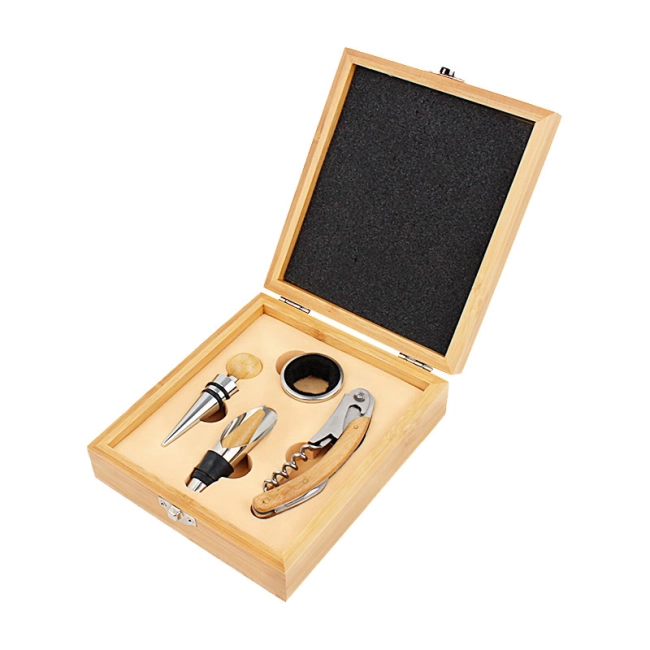 набор для вина в деревянном футляре