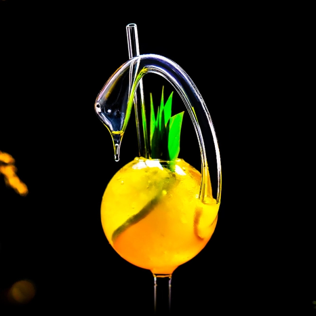 бокал в виде лебедя