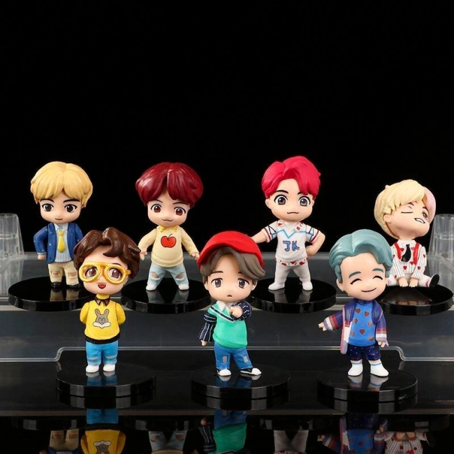 фигурки участников бтс