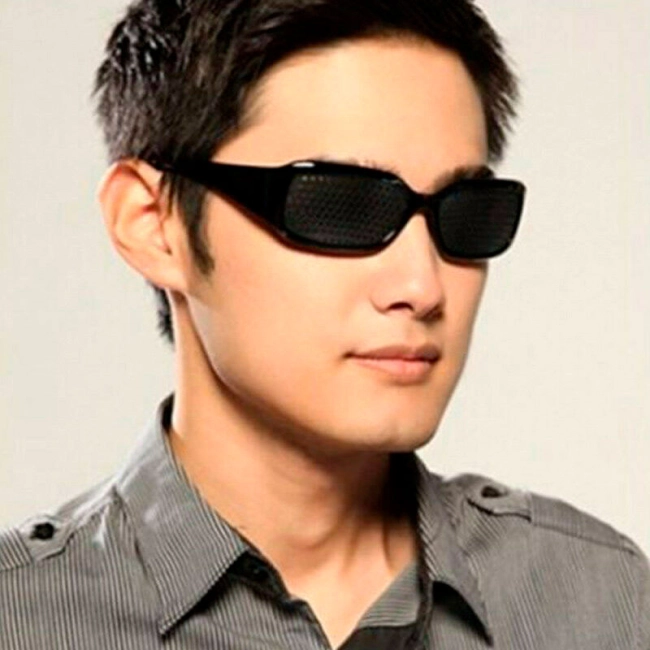 тренувальні окуляри з дірочками