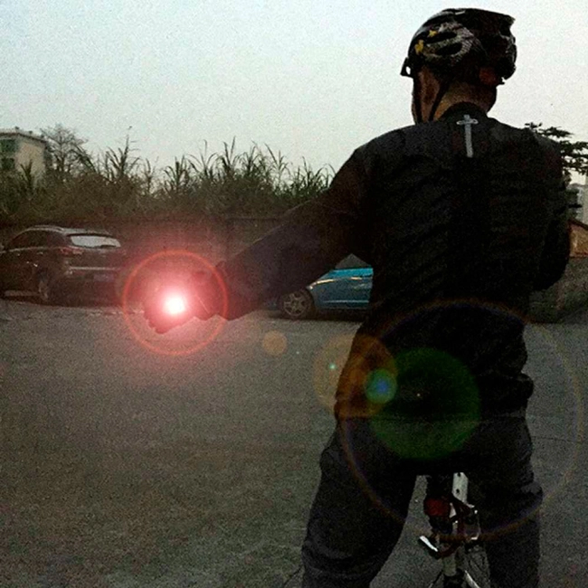 перчатки с поворотниками