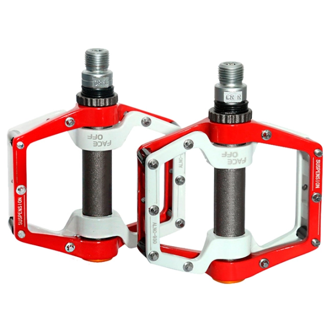 педали с шипами на велосипед