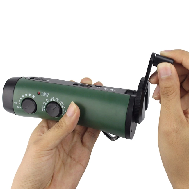 радио-фонарь с динамо машиной