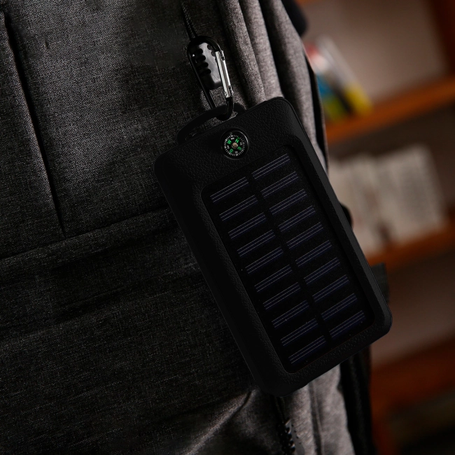 power bank с фонариком и солнечной батареей