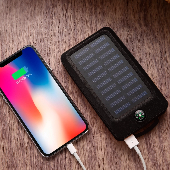 внешний аккумулятор с фонариком и на солнечной батарее