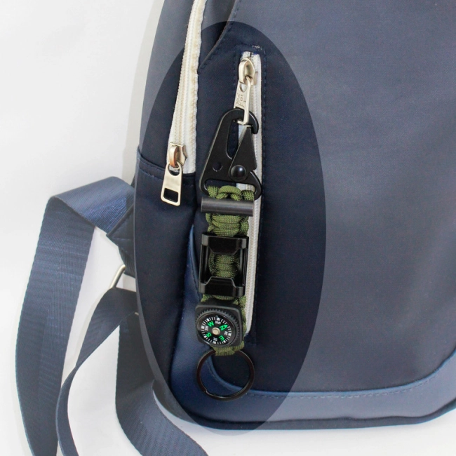 брелок с компасом на карабине