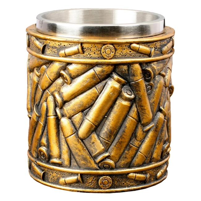 кружка с патронами и пистолетом
