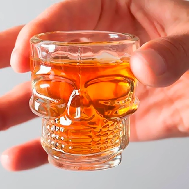 набір чарок у вигляді черепа