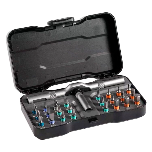 отвертка с комплектом бит в кейсе