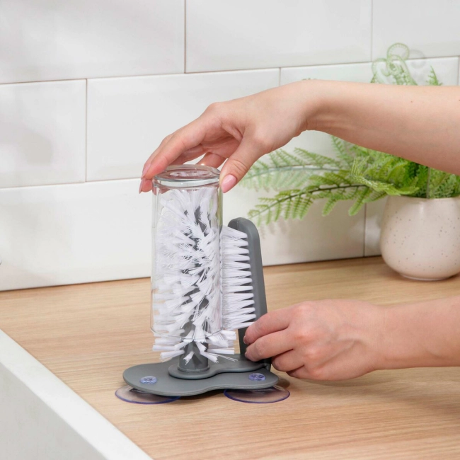 щетка с присосками для мытья стаканов