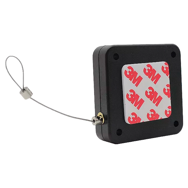 автоматический дверной доводчик на двери