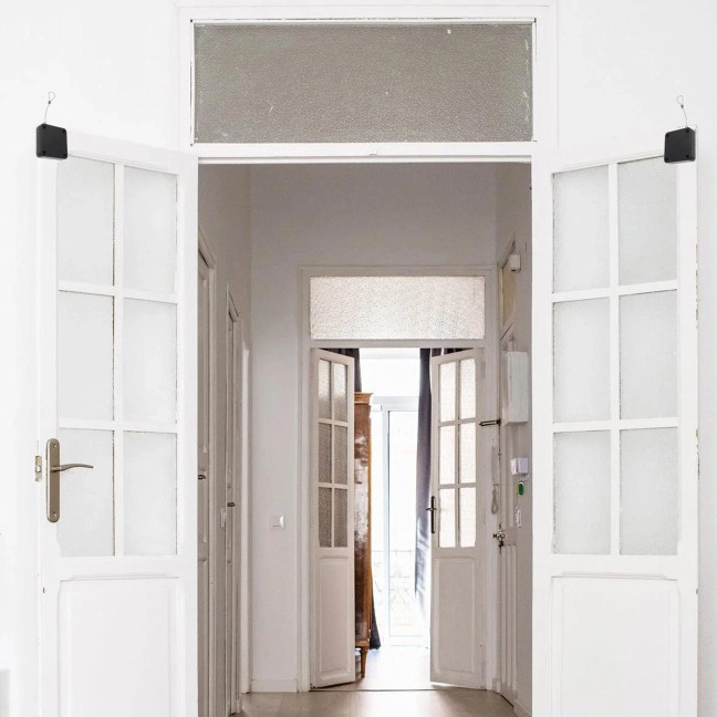 универсальный автоматический доводчик на двери