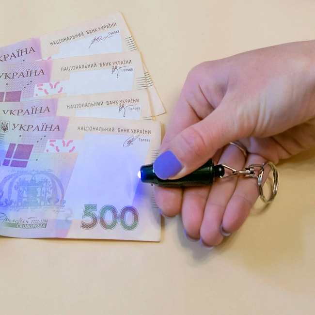 фонарик ультрафиолетовый для проверки купюр