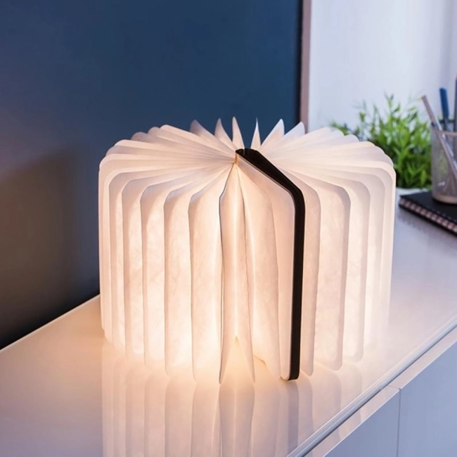 светильник в форме книги