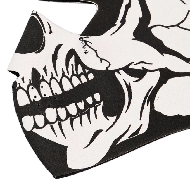 маска для обличчя з малюнком черепа