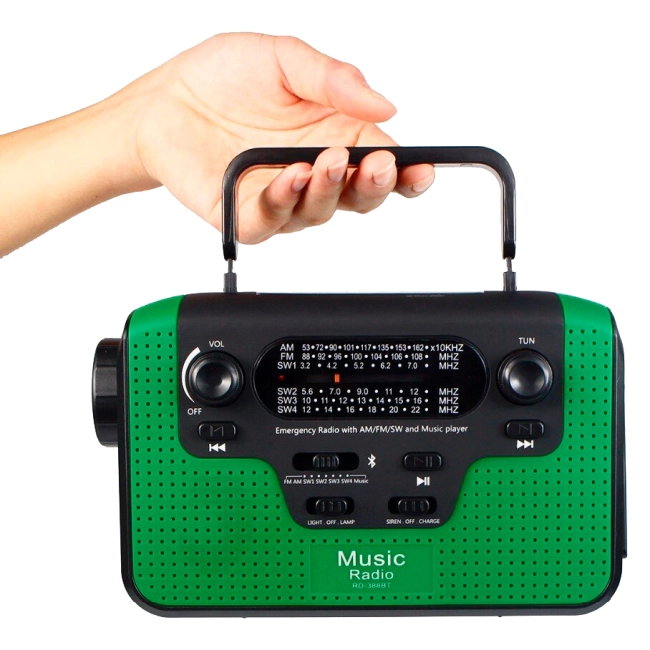 радиоприемник с динамо и фонарем