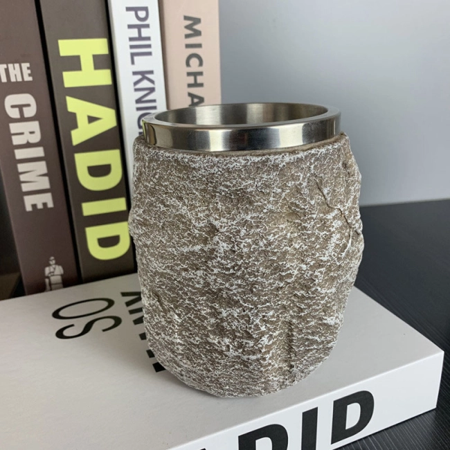 чашка у формі каменю