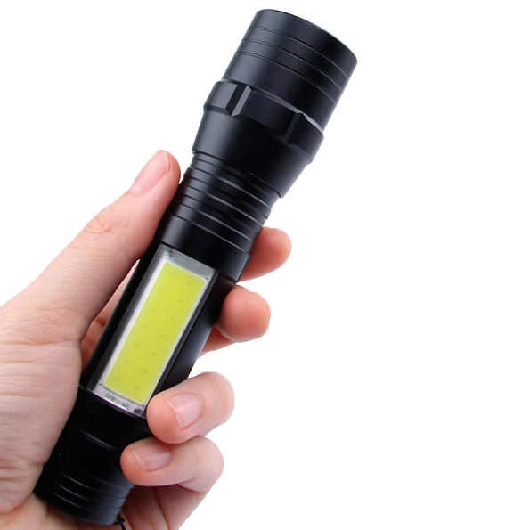 ручний ліхтарик з фокусуванням променя
