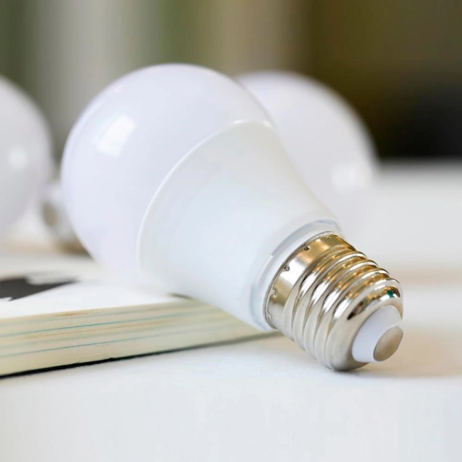 led лампа з датчиком руху