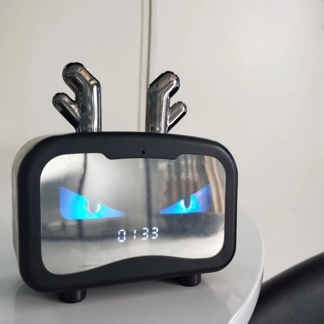 электронные настольные часы с радиоприемником