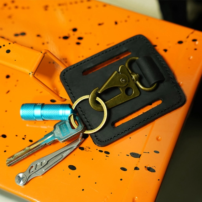 карабин для ключей с креплением на пояс
