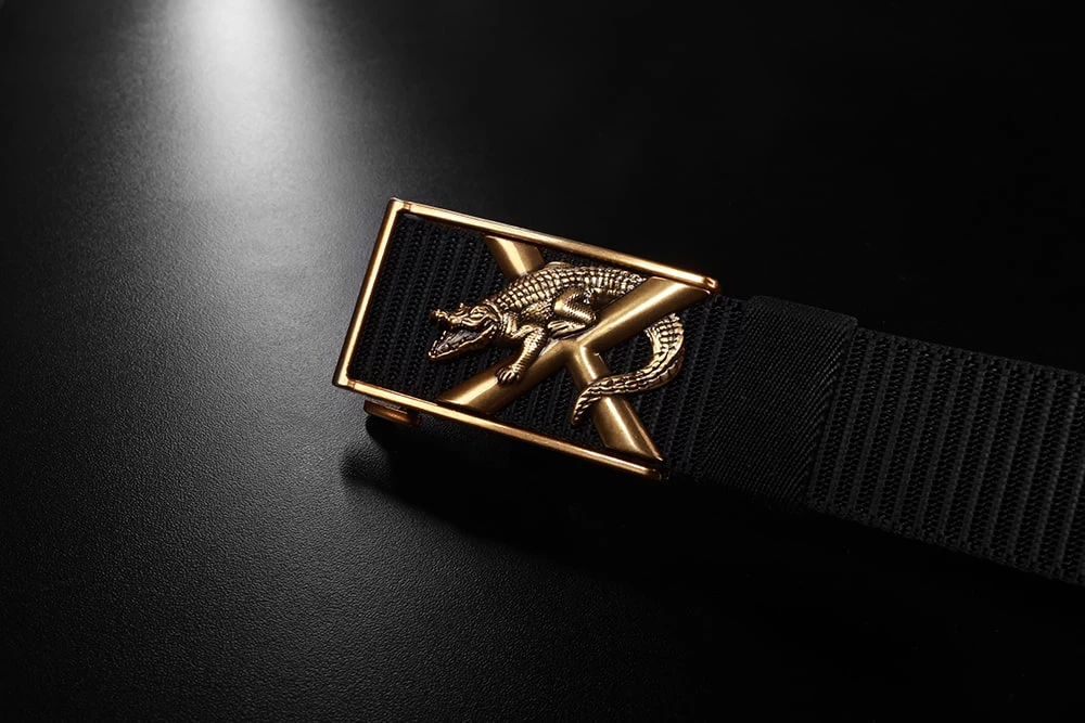 Мужской ремень с крокодилом на пряжке