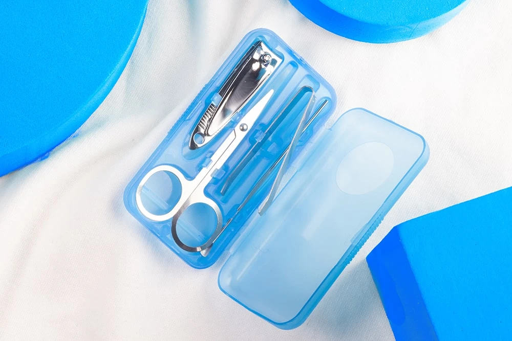 Маникюрный набор с пинцетом в чехле