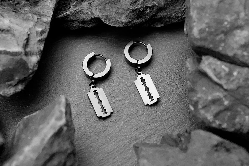 Сережки з лезом для вух