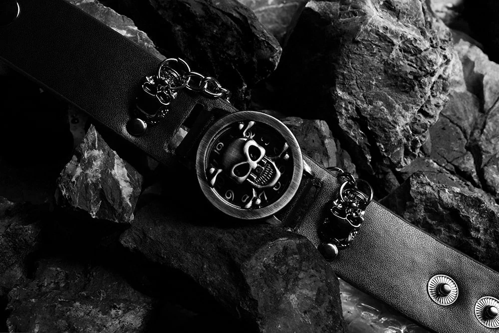 Мужские часы с черепом