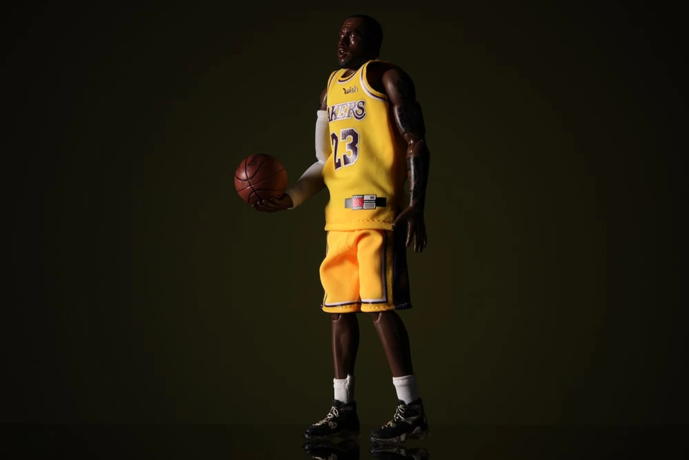Подвижная фигурка Леброн Джеймс