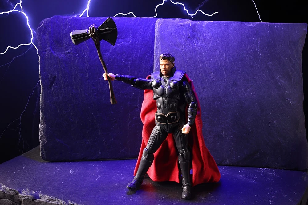 Подвижная статуэтка Тор
