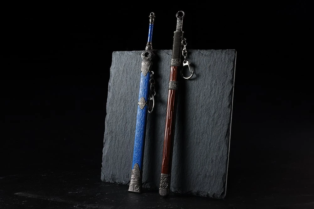 Набор маленьких мечей на брелке 2 шт