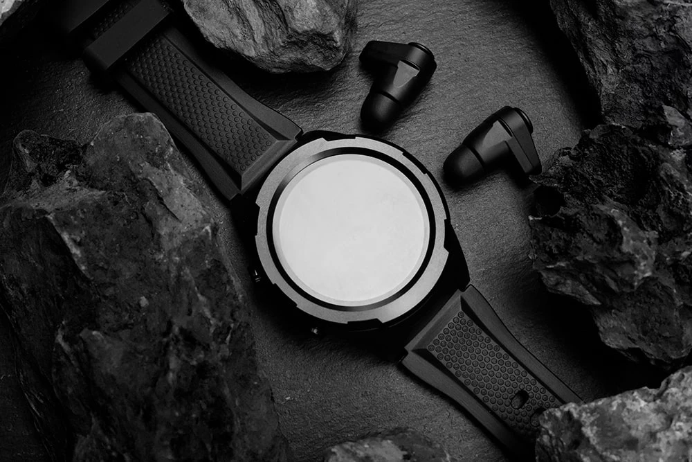 Умные наручные часы с наушниками внутри