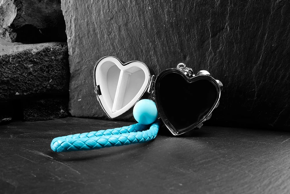 Брелок який відкривається у вигляді сердечка