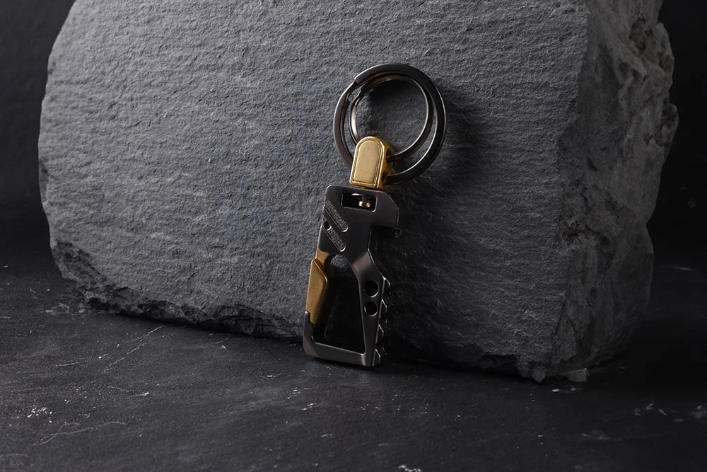 Брелок 3 в 1 з карабіном і відкривачкою