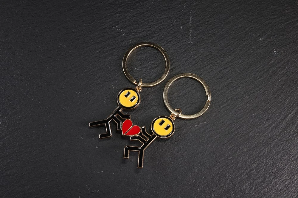 Парний брелок із двох частин