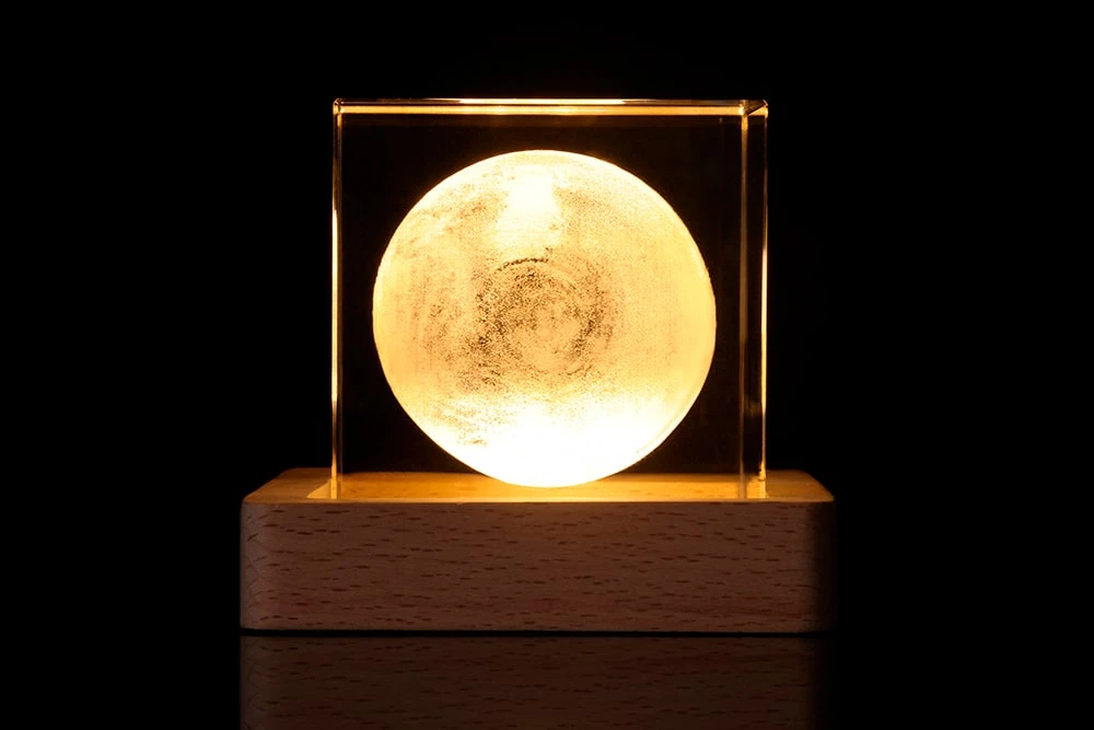 Светильник с кубом и луной